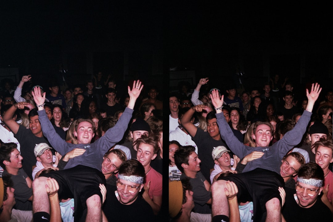 Photo Crowd surfing